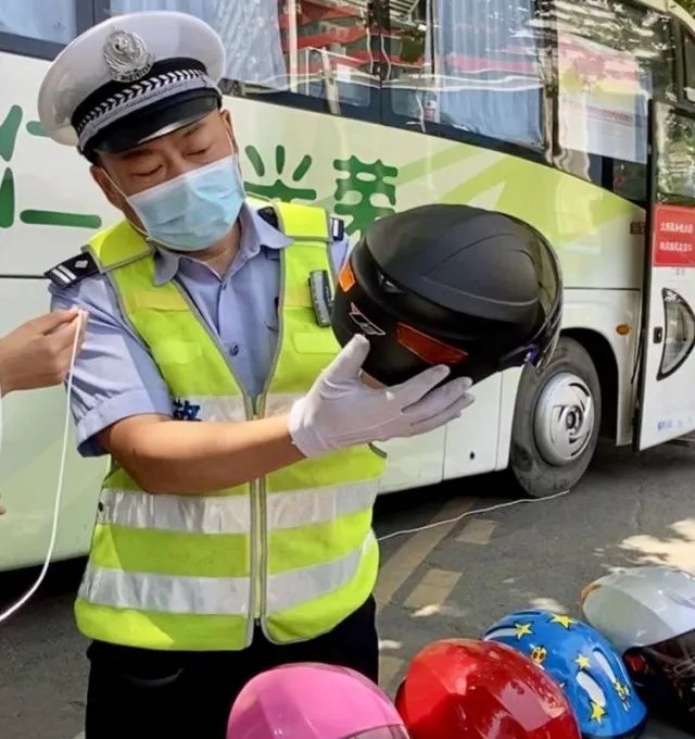 头盔哥个人资料简介_中国头盔哥的个人资料_头盔哥百度百科