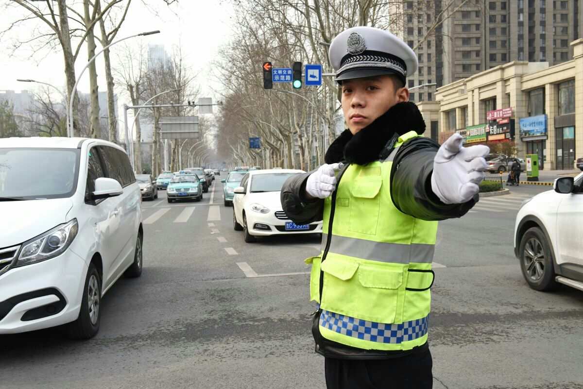 交通管理员_交通管理人员_交通管理工作职责