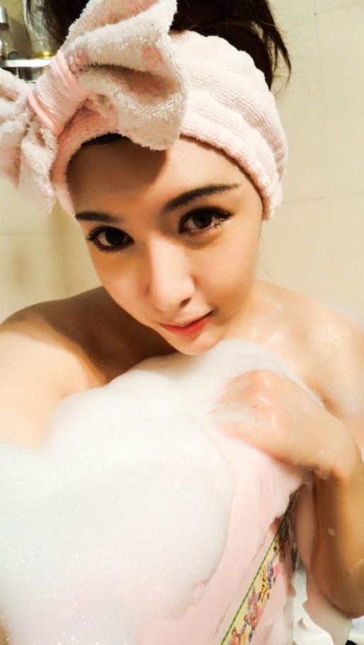 浴室性感大尺度美女_性感大尺度私房照_李彩英大尺度性感镂空装照片