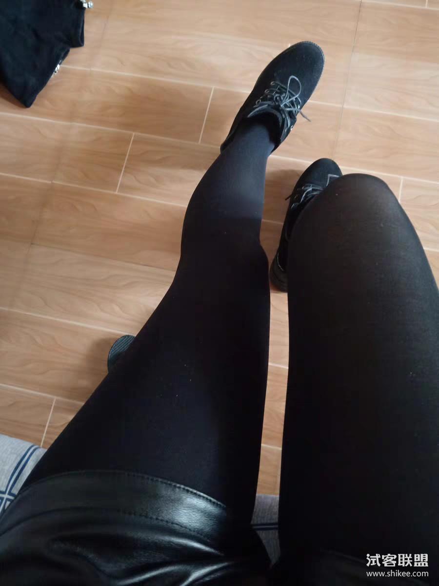 舔奶舔脚黑丝女王_极度诱惑大尺度黑丝翘臀美女图_黑丝大奶