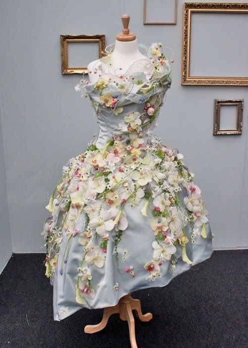 礼服装饰花朵_鲜花礼服造型图片_鲜花小礼服