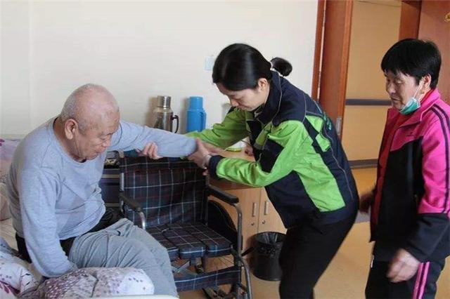 老人机电信手机_触碰手机变成老人机的游戏_安卓游戏触碰美女